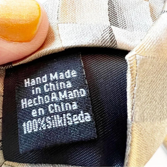 Croft‎ & Barrow Silk Tie Taupe Gray Diamond Print Stain Resistant New Kohls - Picture 4 of 8